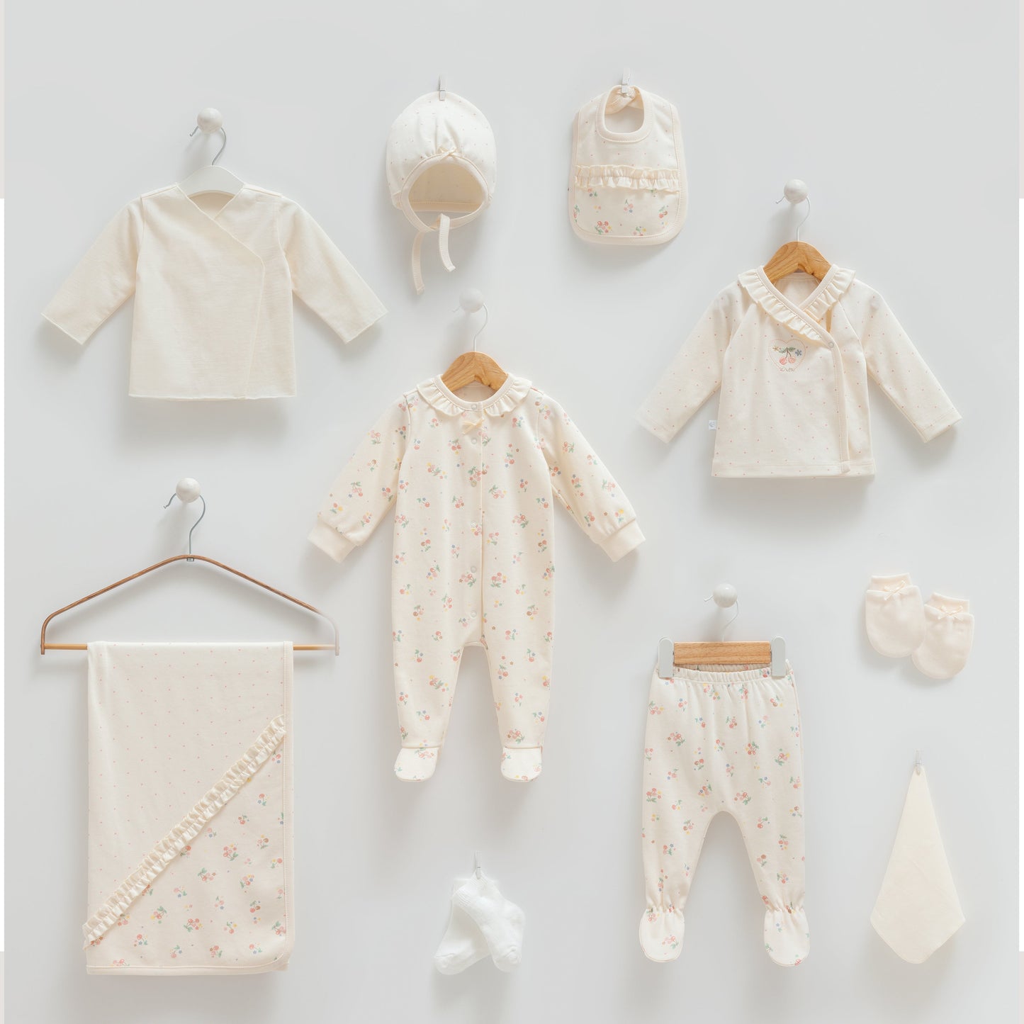 Newborn Baby Girl 10 Piece Gift Set – Floral Cotton Essentials