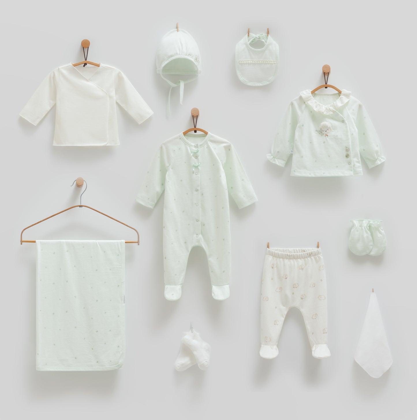 10-Piece Baby Girl Newborn Set – Soft Organic Cotton Essentials in Elegant Neutrals | Perfect Gift for Newborn Girls