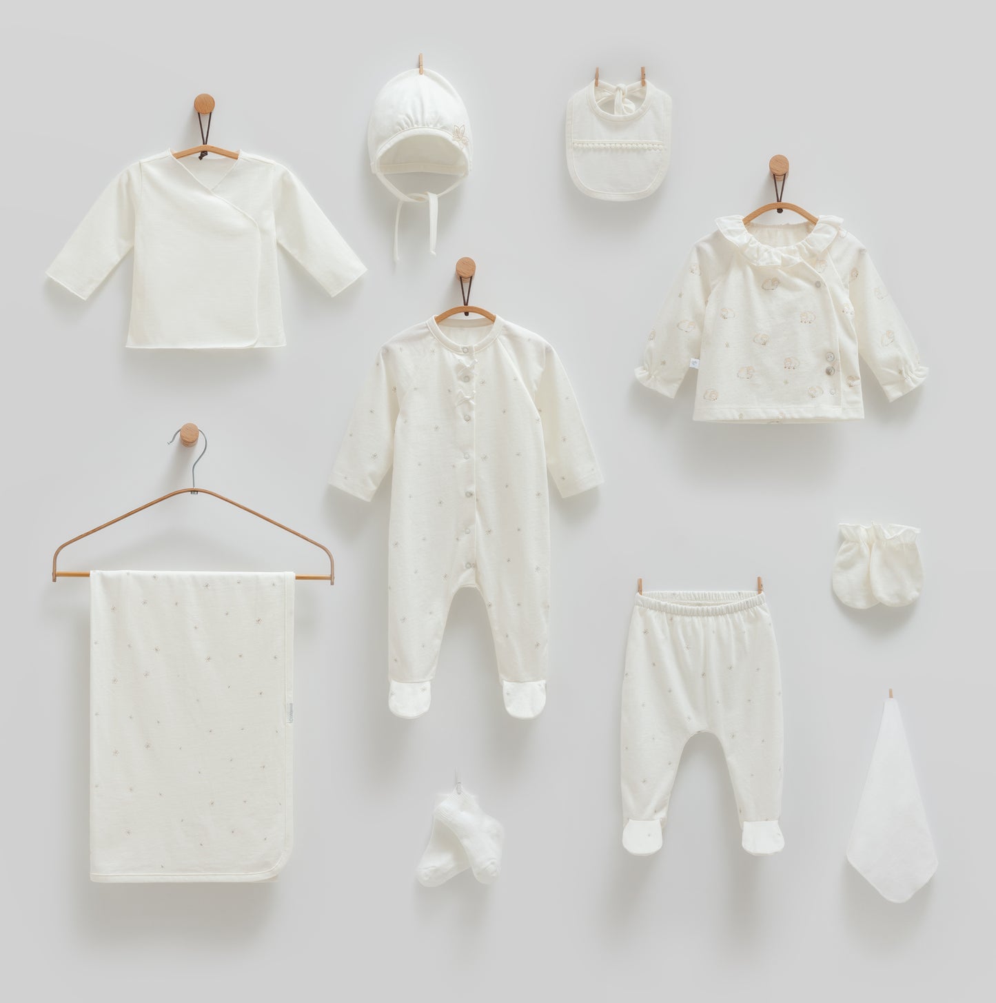 10-Piece Baby Girl Newborn Set – Soft Organic Cotton Essentials in Elegant Neutrals | Perfect Gift for Newborn Girls